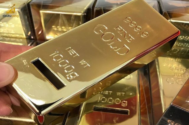 Giá vàng luôn biến động và ảnh hưởng trực tiếp đến quyết định đầu tư của nhiều người